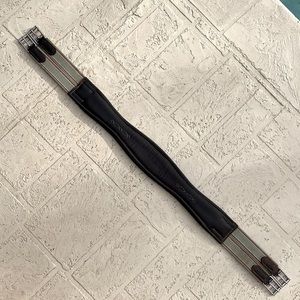 M. Toulouse Shaped Leather Girth, 44 inch